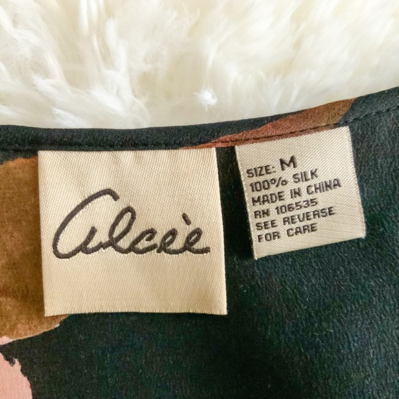 Alcee 100% silk floral cold shoulder top - Picture 3 of 3